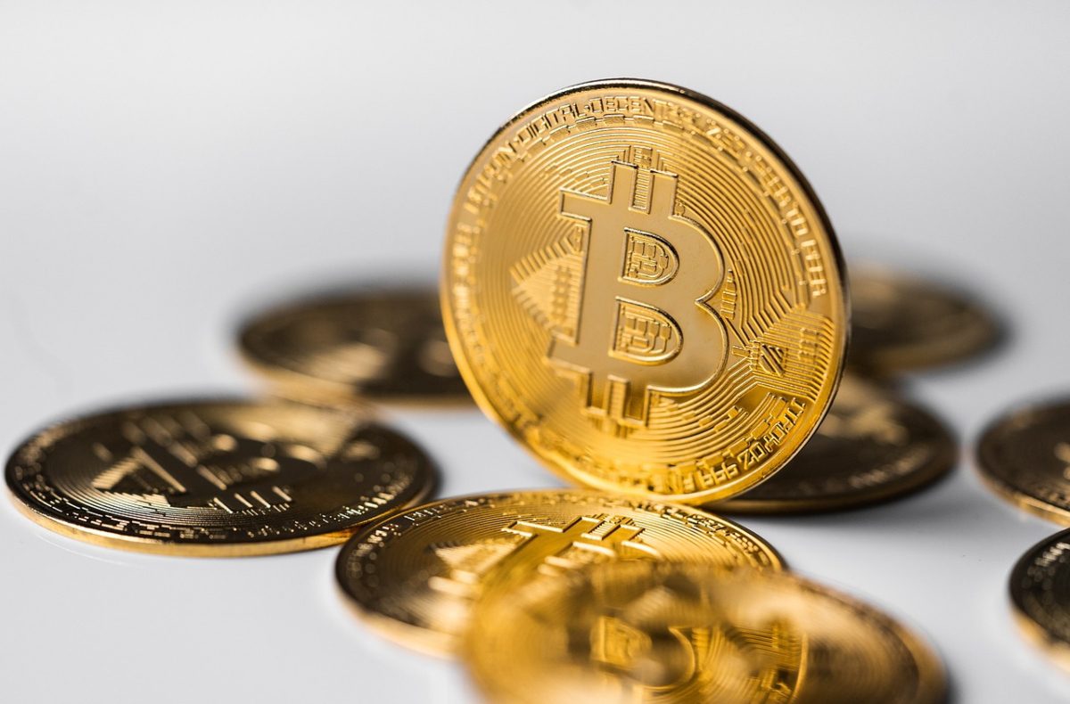 bitcoin-dips-as-rising-wedge-breaks-eyes-73919-in-bearish-outlook